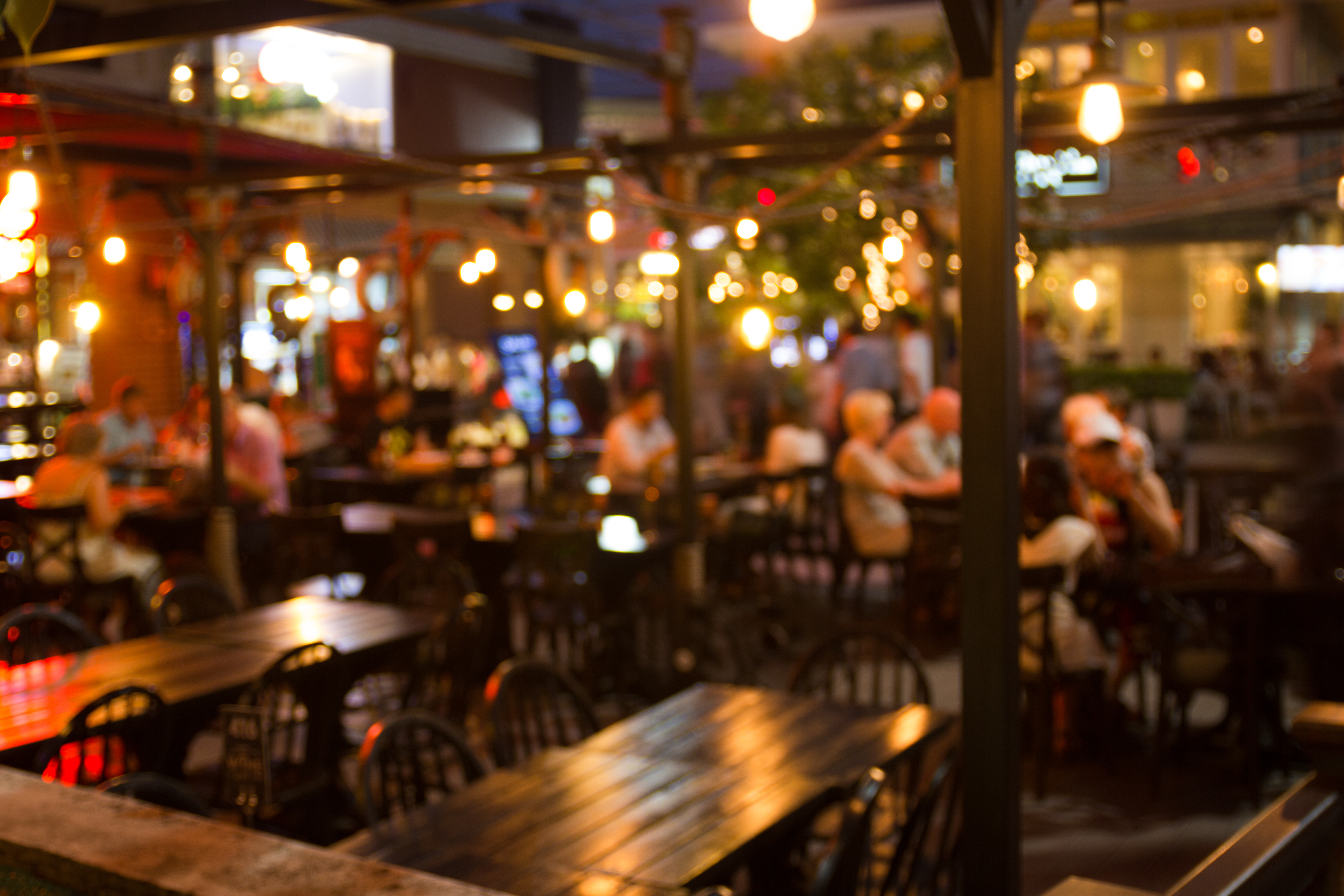 81% da GenZ já foi a um restaurante por indicação de influenciador